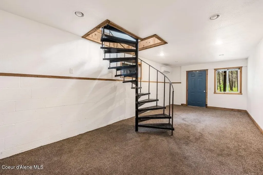 2142 E Highway 54 Athol ID 83801