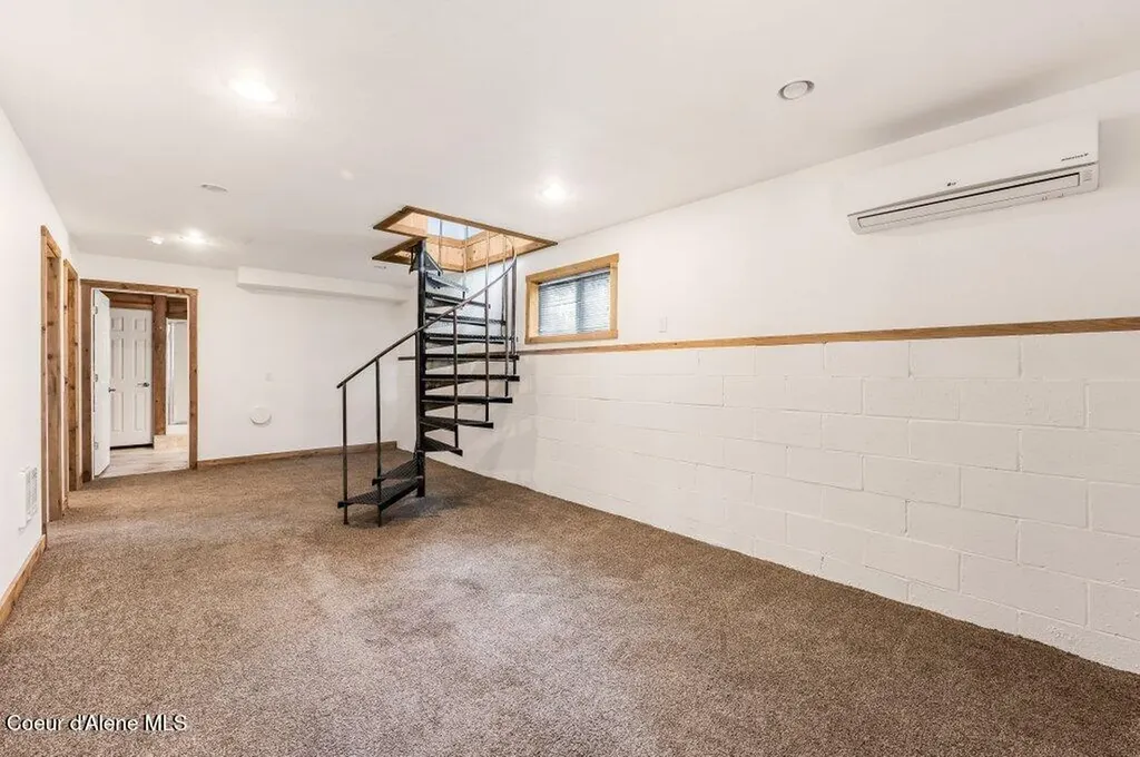 2142 E Highway 54 Athol ID 83801