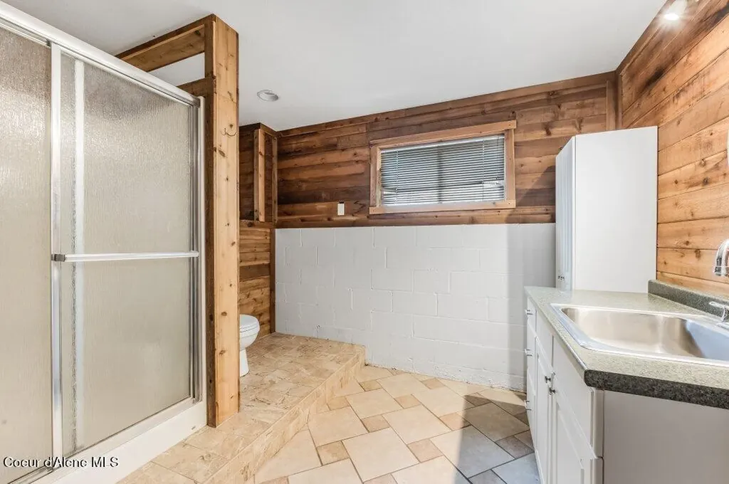 2142 E Highway 54 Athol ID 83801