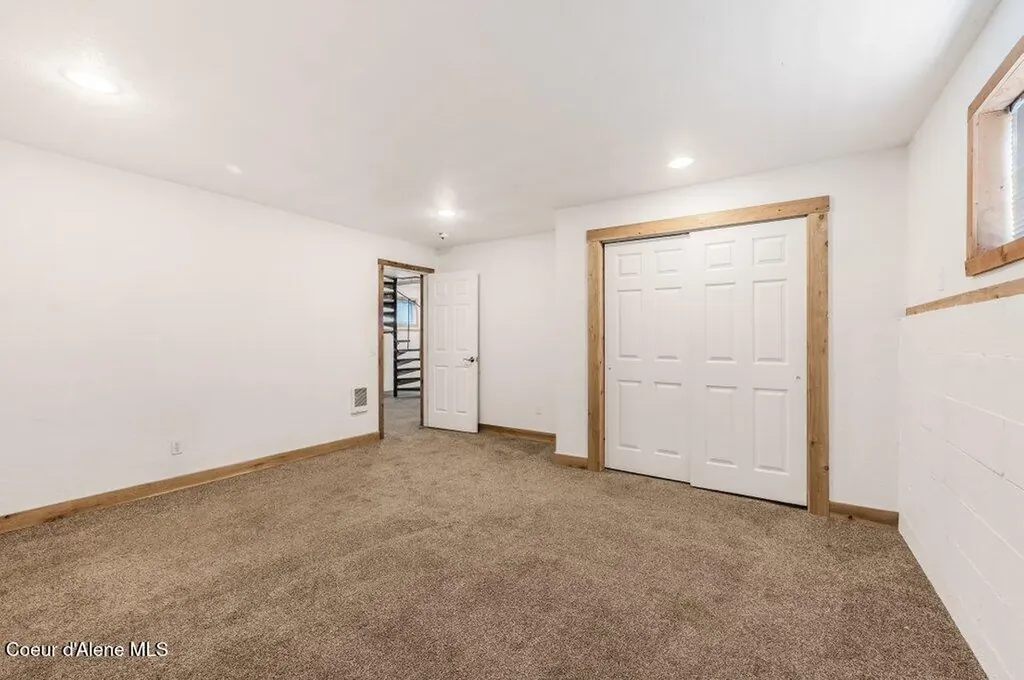 2142 E Highway 54 Athol ID 83801