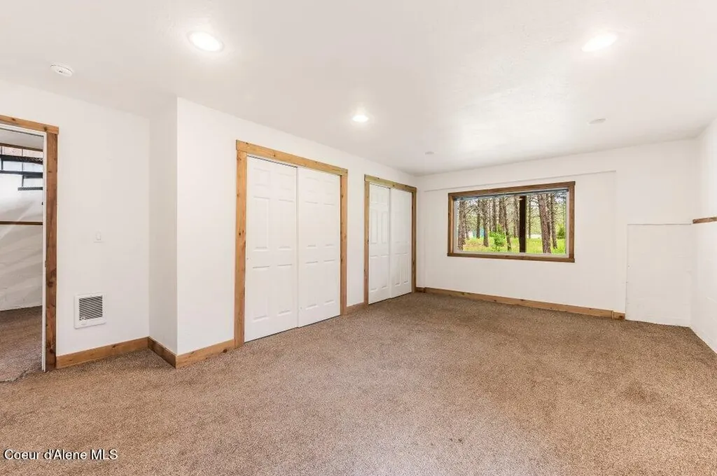 2142 E Highway 54 Athol ID 83801
