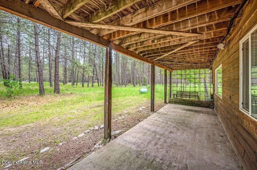 2142 E Highway 54 Athol ID 83801