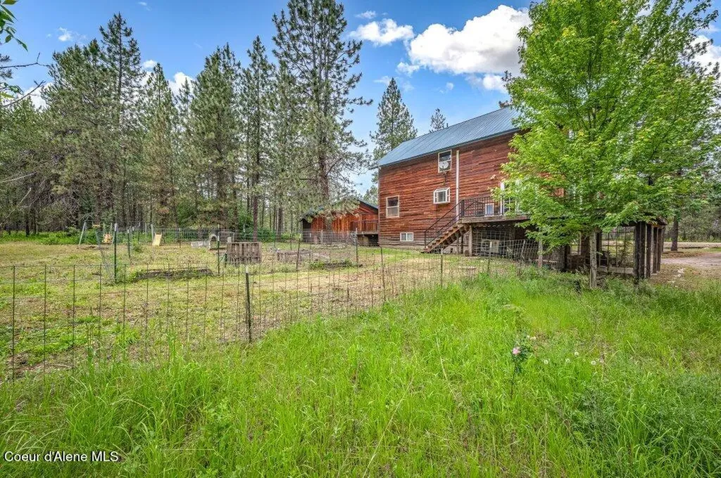 2142 E Highway 54 Athol ID 83801