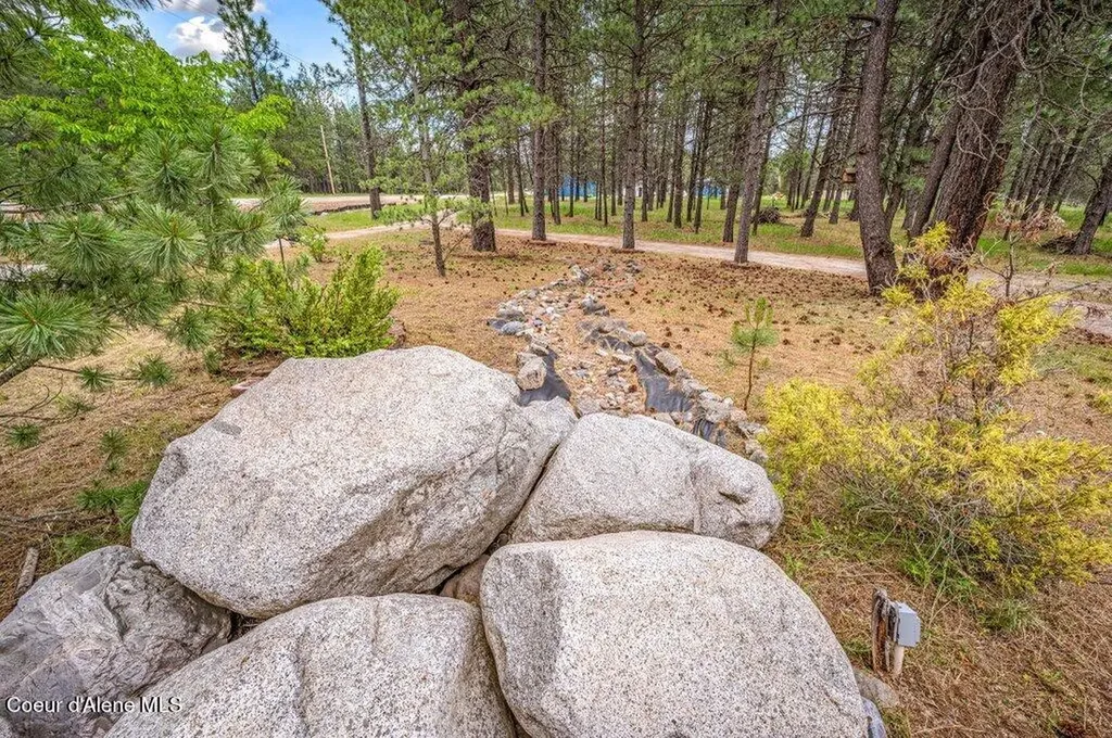 2142 E Highway 54 Athol ID 83801
