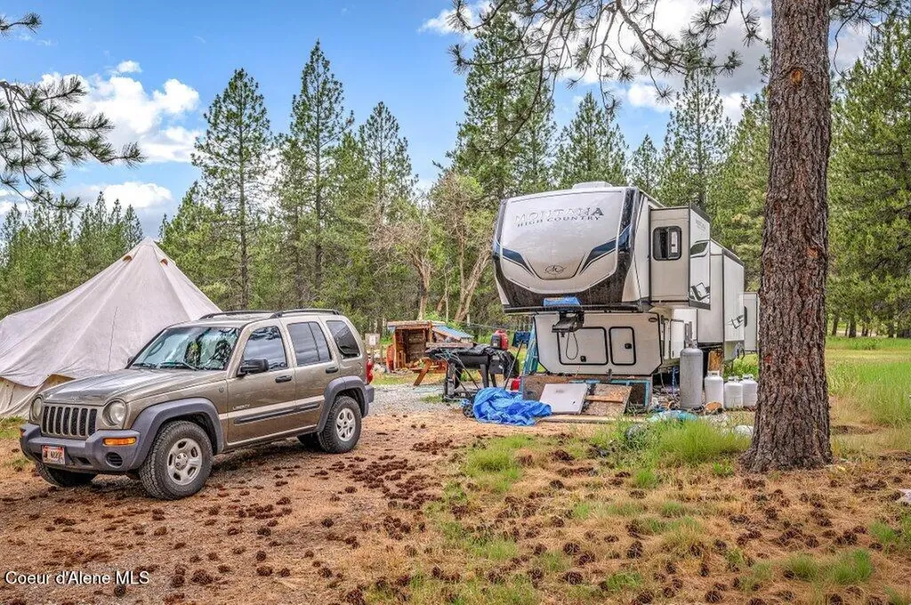 2142 E Highway 54 Athol ID 83801