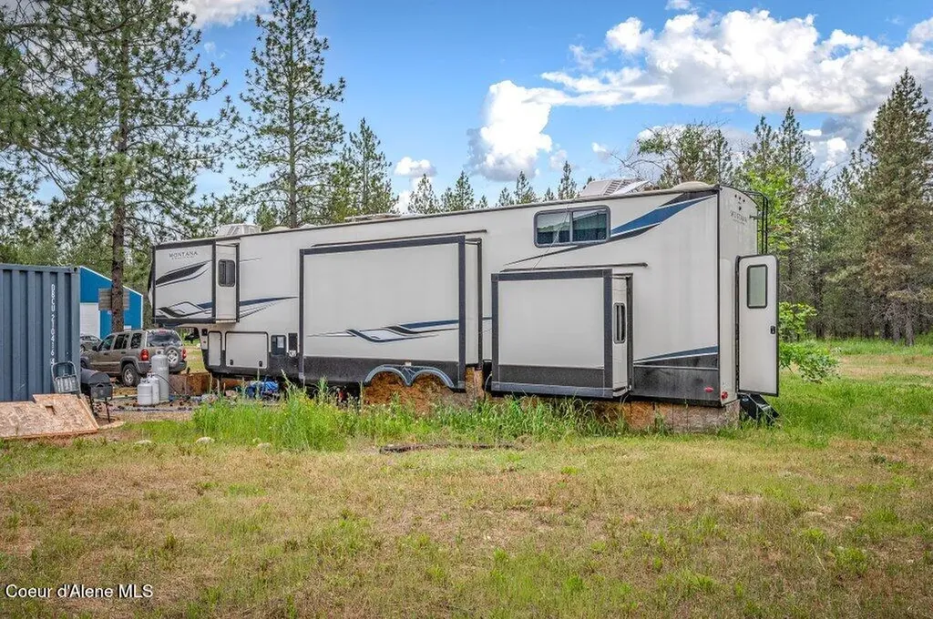 2142 E Highway 54 Athol ID 83801
