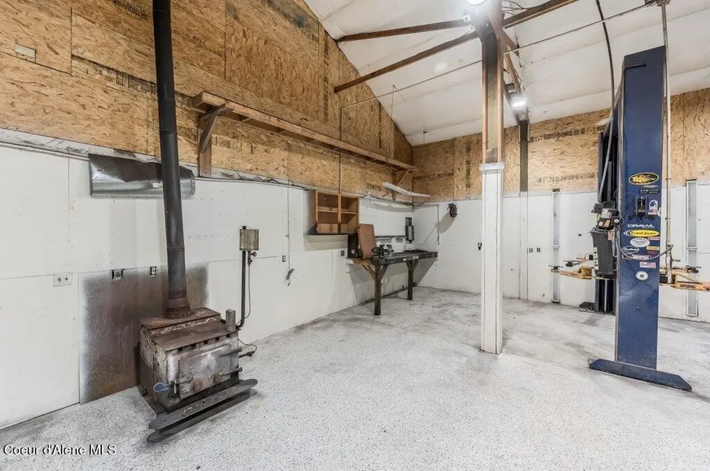 2142 E Highway 54 Athol ID 83801