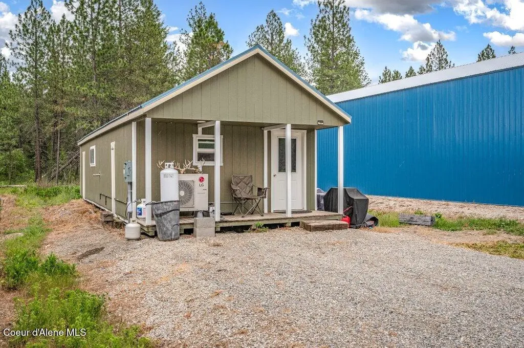2142 E Highway 54 Athol ID 83801