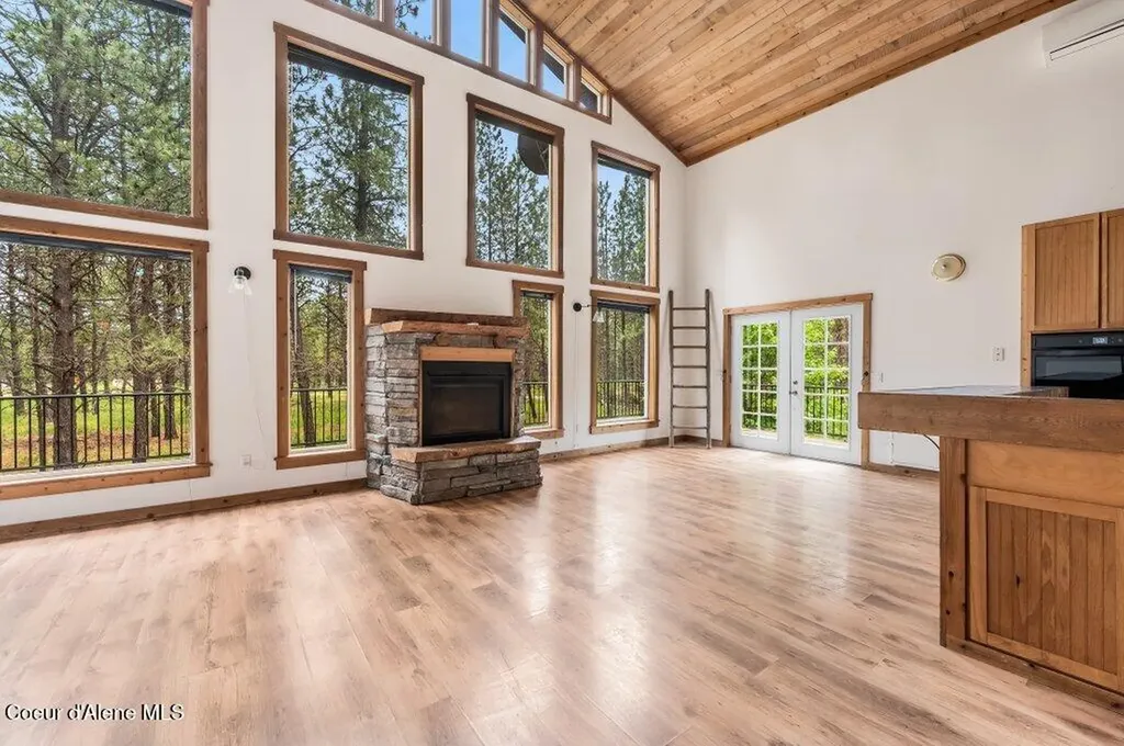 2142 E Highway 54 Athol ID 83801