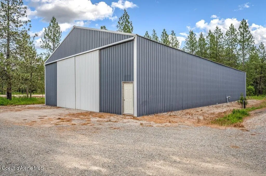2142 E Highway 54 Athol ID 83801