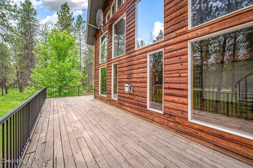 2142 E Highway 54 Athol ID 83801