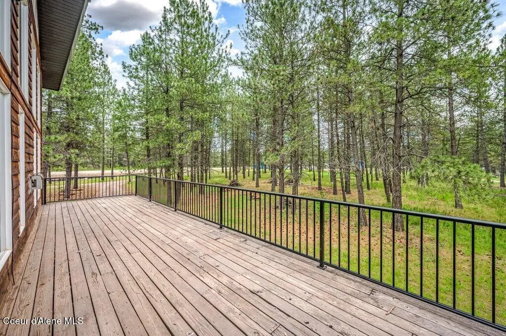 2142 E Highway 54 Athol ID 83801