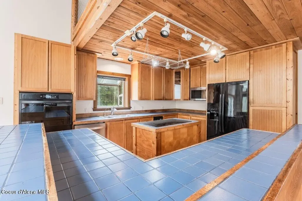2142 E Highway 54 Athol ID 83801