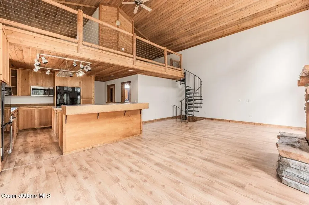 2142 E Highway 54 Athol ID 83801