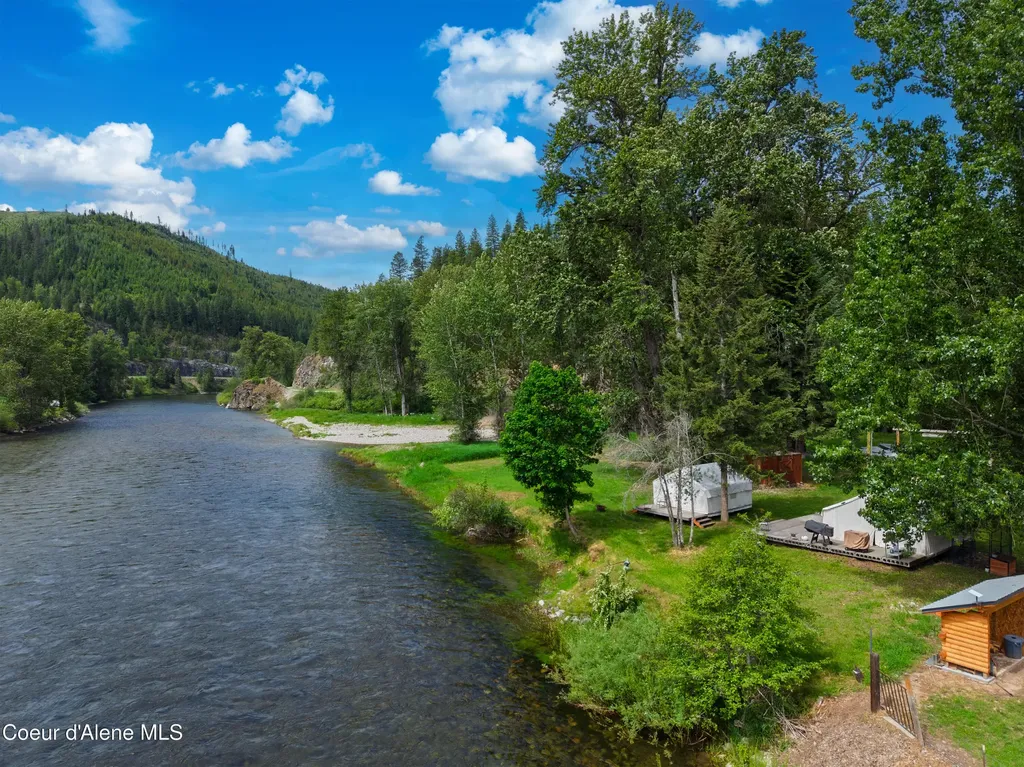 4 River Road Calder ID 83808