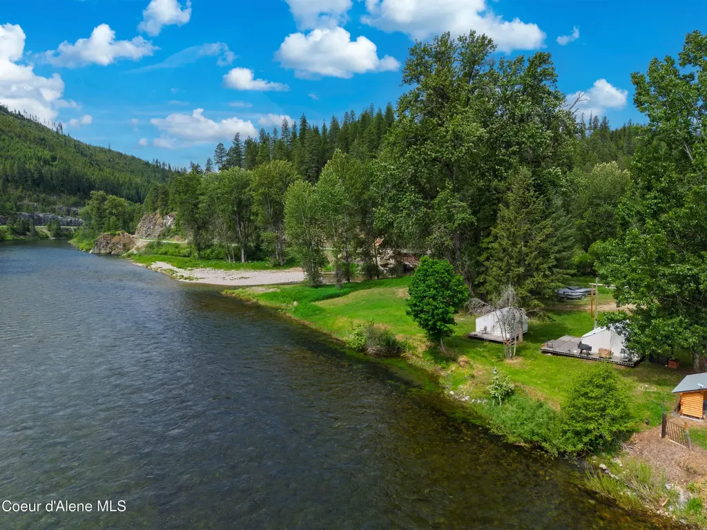 4 River Road Calder ID 83808