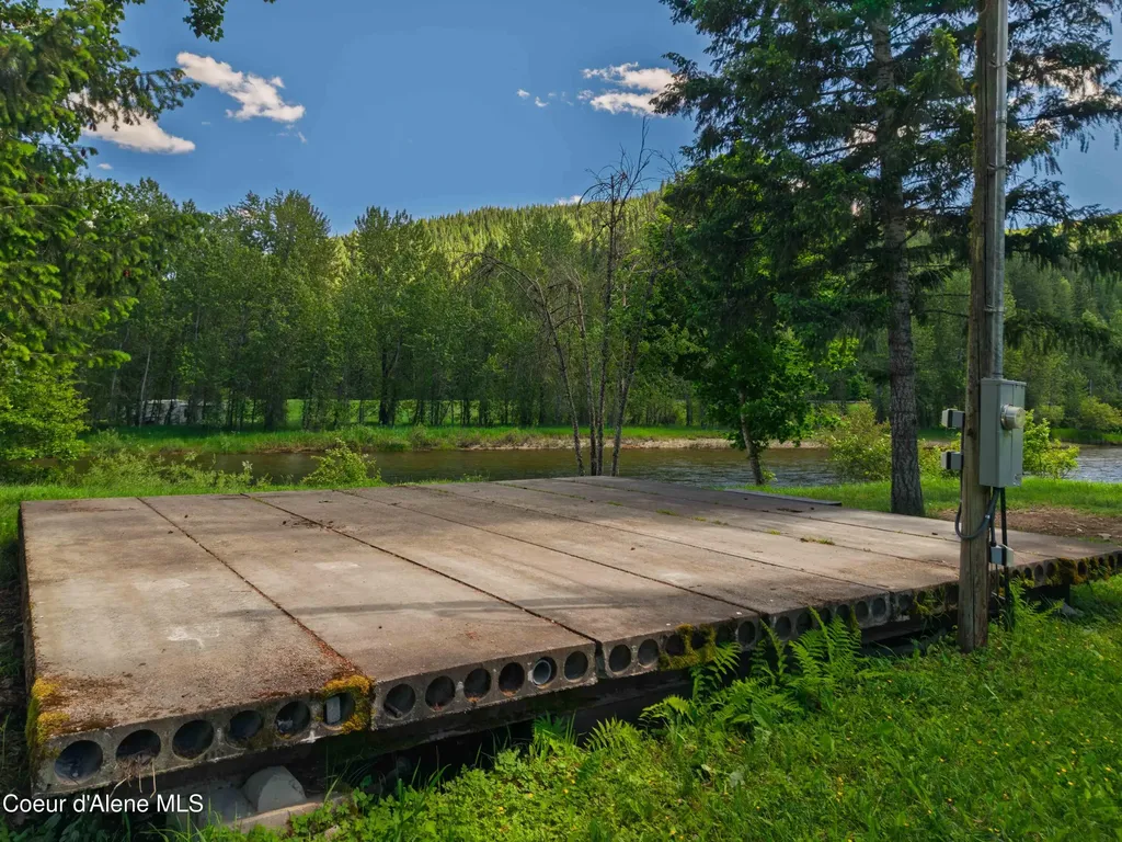 4 River Road Calder ID 83808
