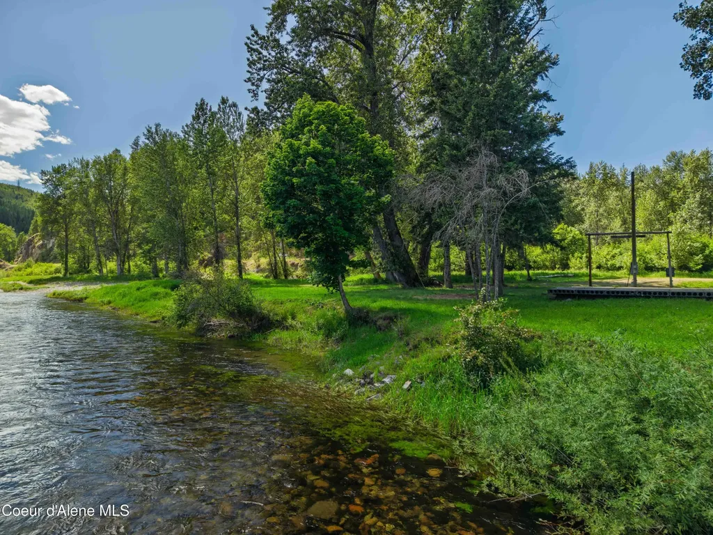 4 River Road Calder ID 83808
