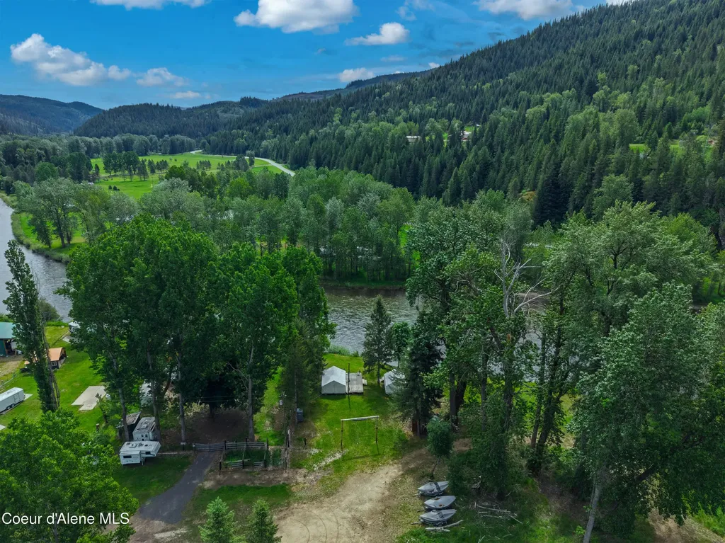 4 River Road Calder ID 83808