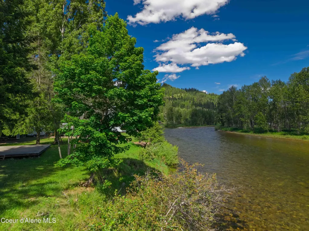 4 River Road Calder ID 83808