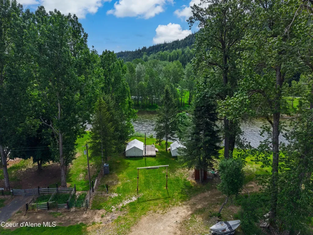 4 River Road Calder ID 83808