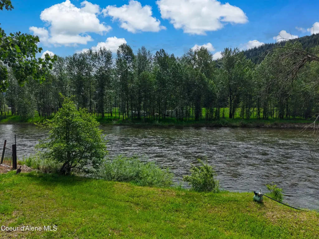 4 River Road Calder ID 83808