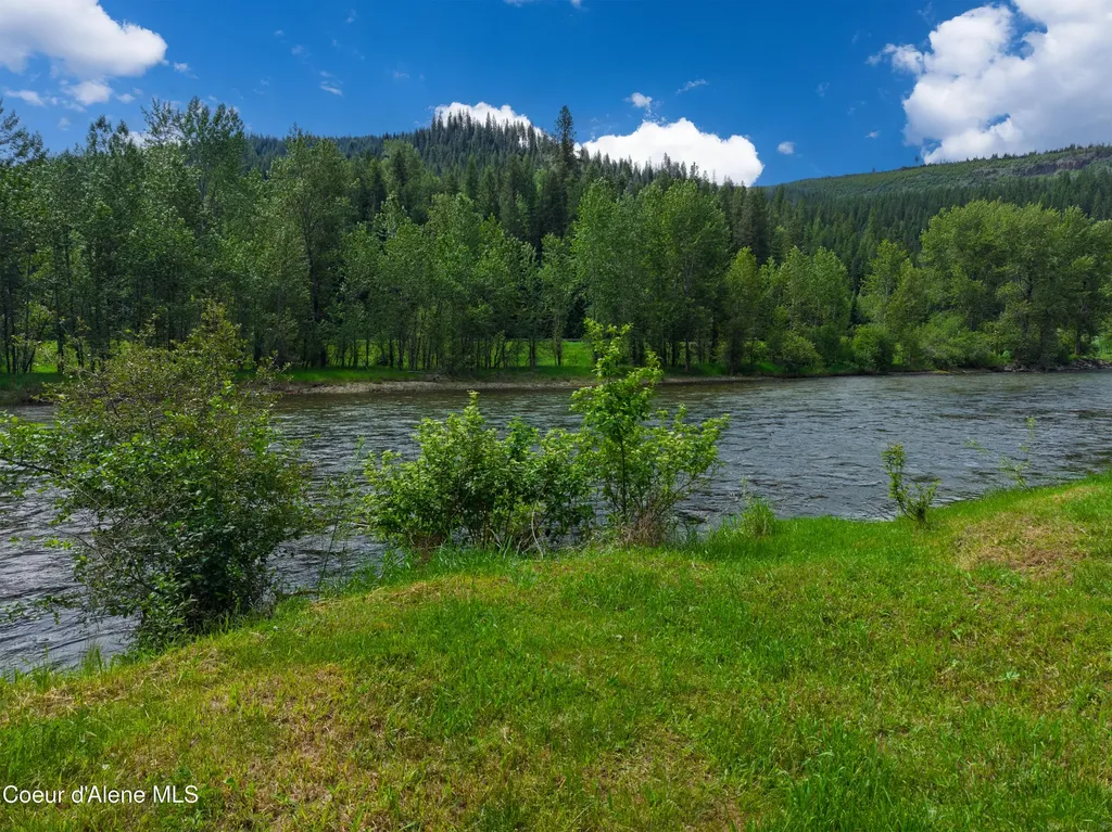 4 River Road Calder ID 83808