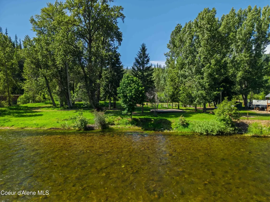 4 River Road Calder ID 83808