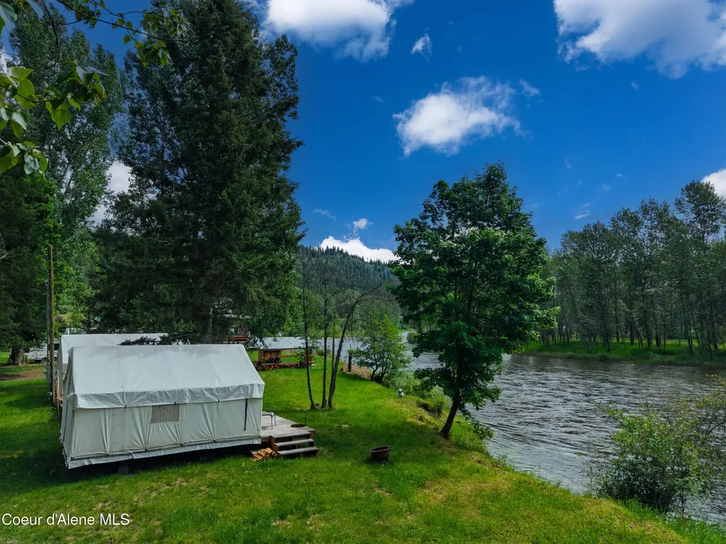 4 River Road Calder ID 83808