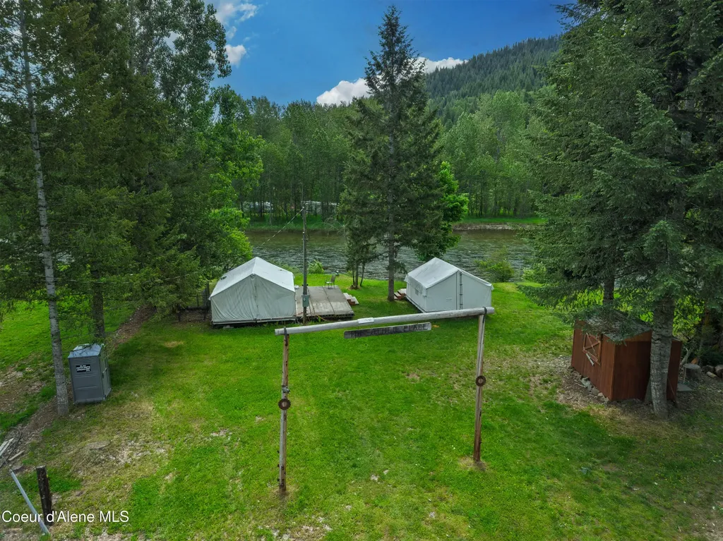 4 River Road Calder ID 83808