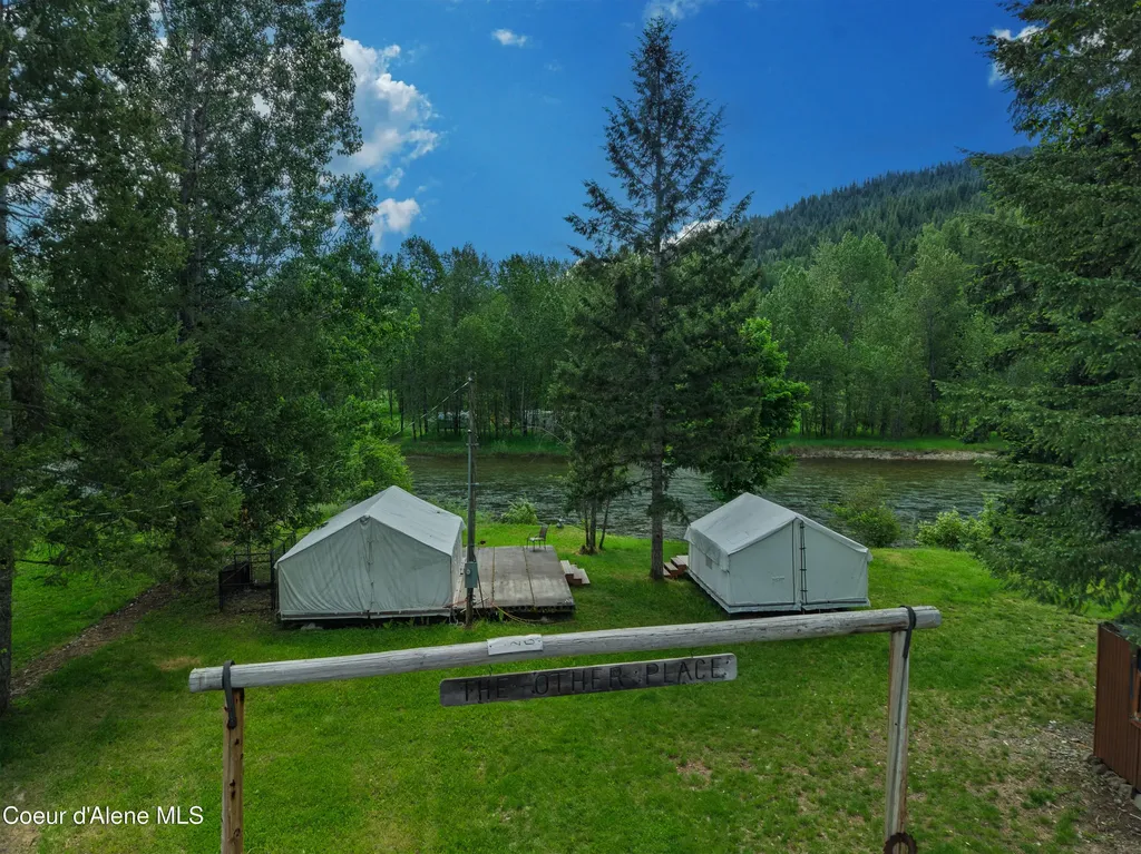 4 River Road Calder ID 83808