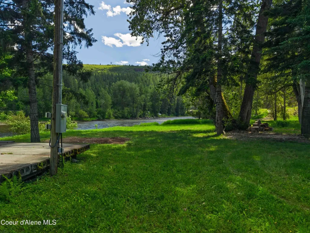 4 River Road Calder ID 83808