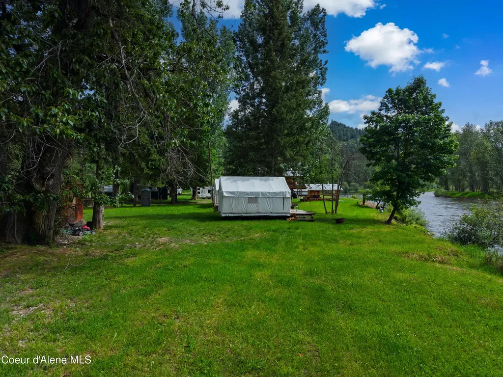 4 River Road Calder ID 83808