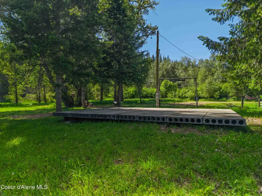 4 River Road Calder ID 83808