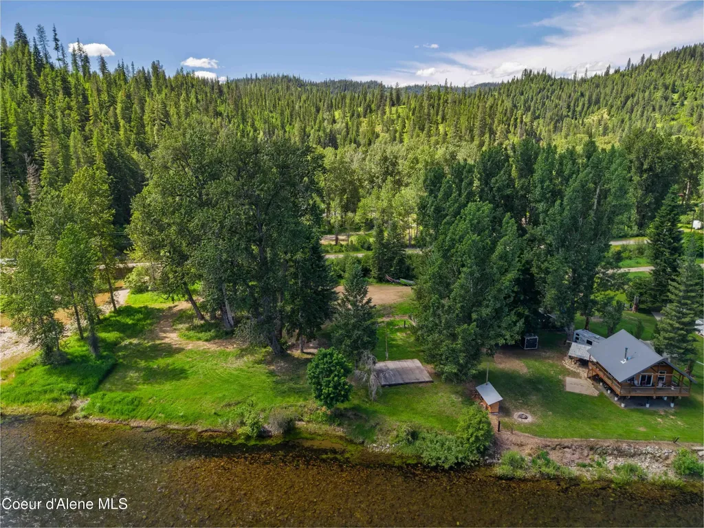 4 River Road Calder ID 83808