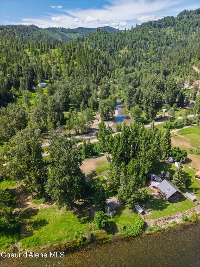 4 River Road Calder ID 83808