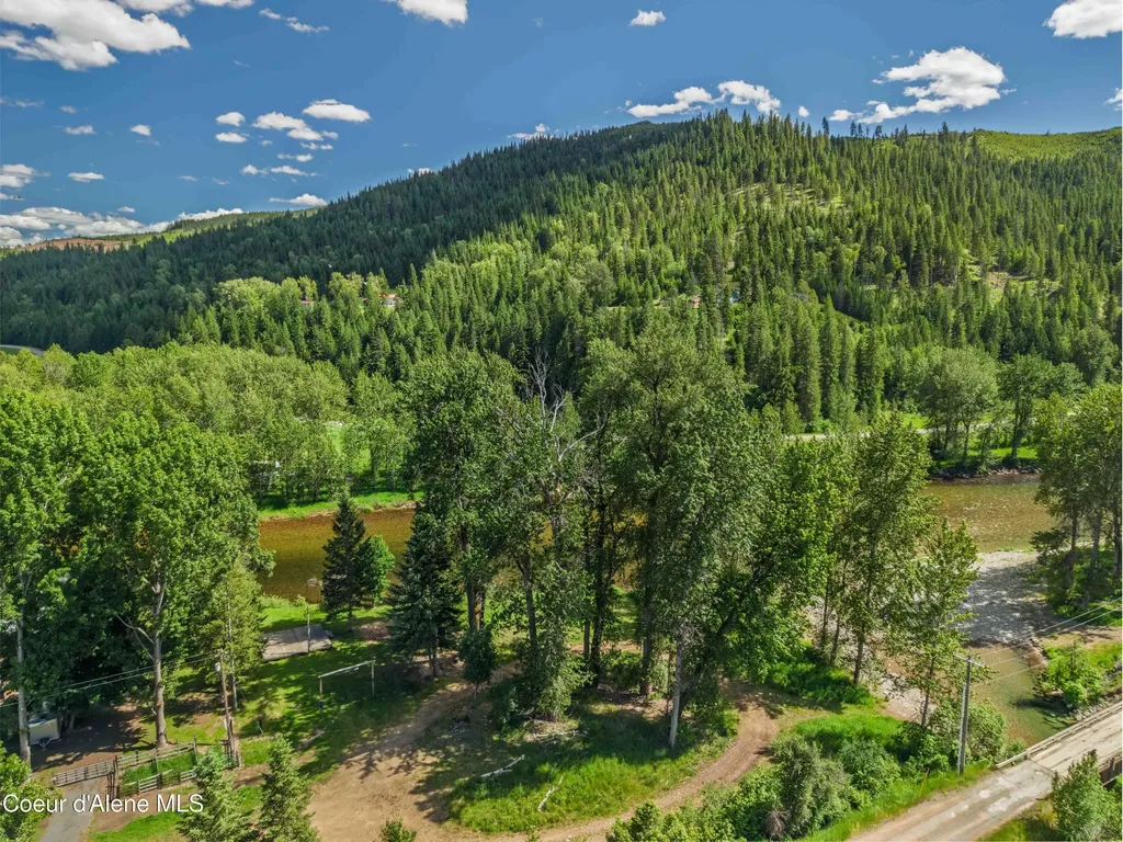 4 River Road Calder ID 83808