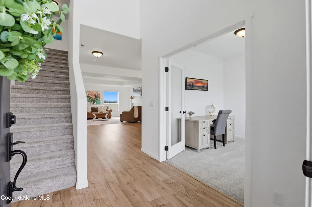 10482 N Belgrave Lp Hayden ID 83835