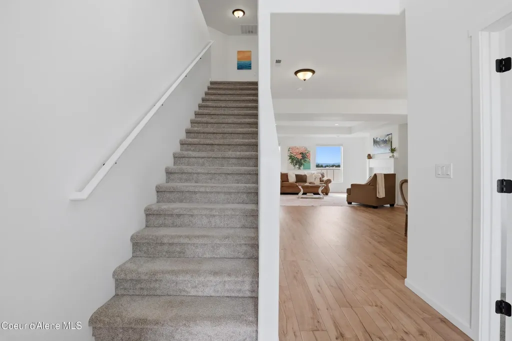 10482 N Belgrave Lp Hayden ID 83835