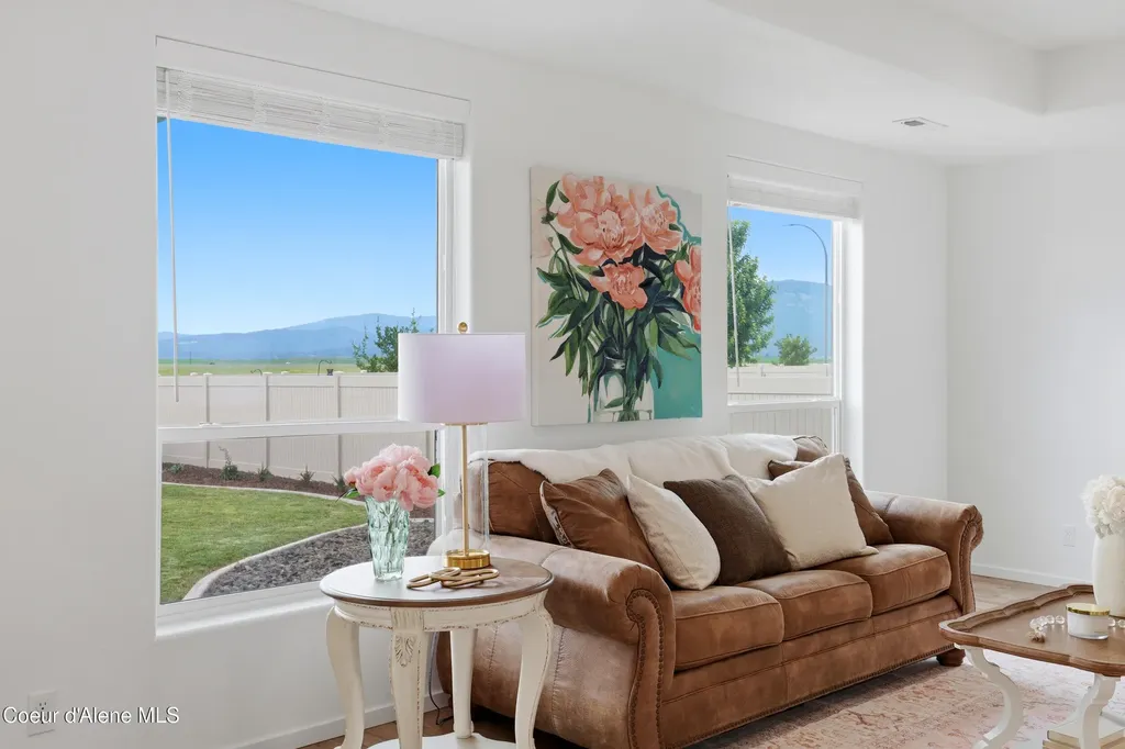 10482 N Belgrave Lp Hayden ID 83835