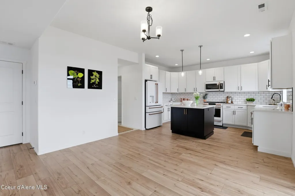 10482 N Belgrave Lp Hayden ID 83835