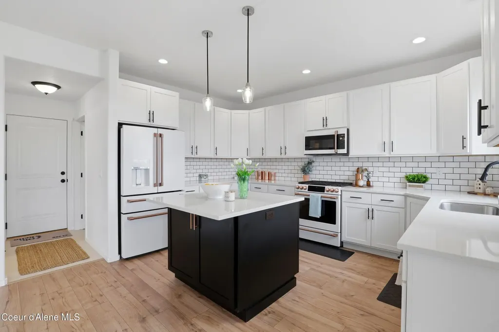 10482 N Belgrave Lp Hayden ID 83835