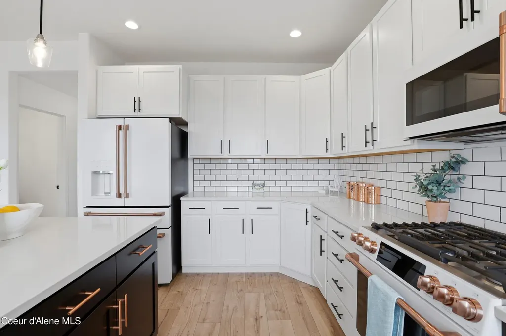 10482 N Belgrave Lp Hayden ID 83835
