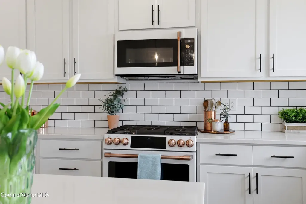 10482 N Belgrave Lp Hayden ID 83835