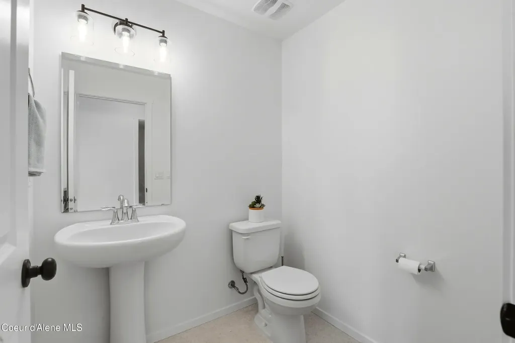 10482 N Belgrave Lp Hayden ID 83835