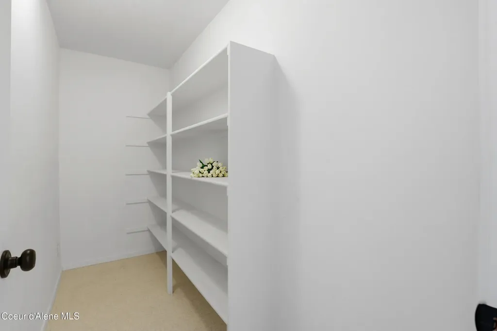 10482 N Belgrave Lp Hayden ID 83835