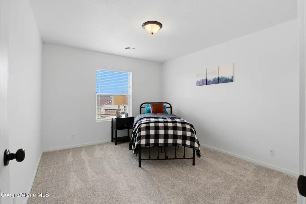 10482 N Belgrave Lp Hayden ID 83835