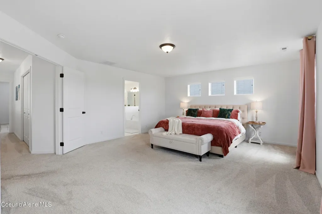 10482 N Belgrave Lp Hayden ID 83835