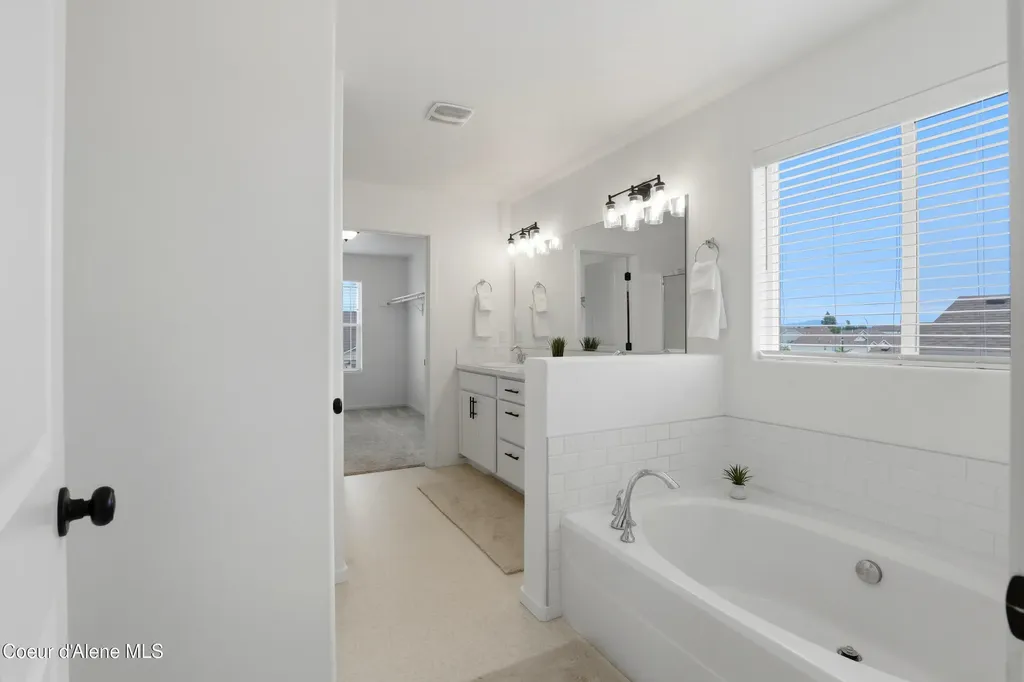10482 N Belgrave Lp Hayden ID 83835