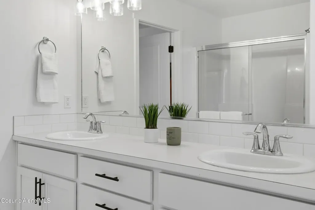 10482 N Belgrave Lp Hayden ID 83835